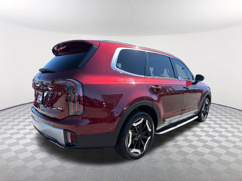 Used 2024 Kia Telluride EX w/ EX Captain's Chair Package AWD/4WD image 5