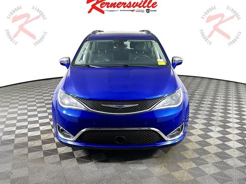 Used 2018 Chrysler Pacifica Limited w/ Tire & Wheel Group image 2