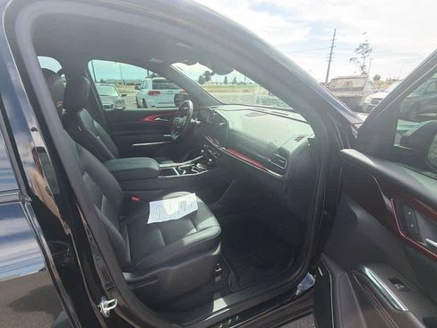 Used 2024 Chevrolet Traverse Z71 w/ Enhanced Driving Package AWD/4WD image 32