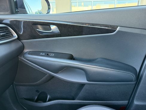 Used 2017 Kia Sorento L FWD image 16