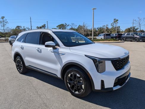 Certified 2025 Kia Sorento S image 3