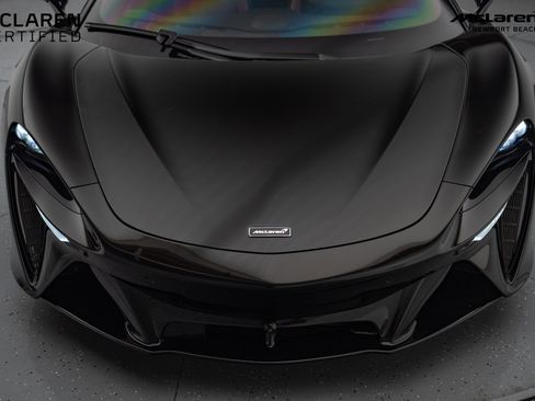 Used 2024 McLaren Artura image 11