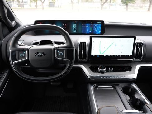 Used 2025 Ford Expedition Tremor image 9