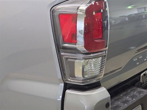 Used 2020 Toyota Tacoma TRD Off-Road image 36