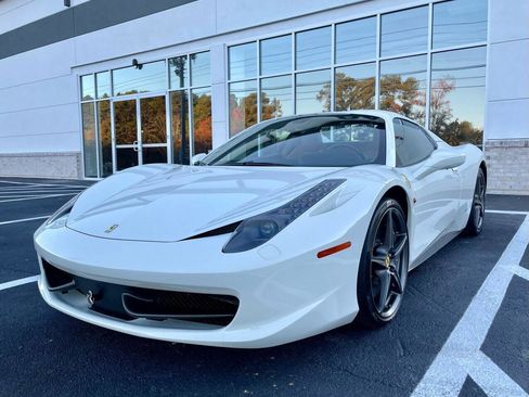 Used 2013 Ferrari 458 Spider image 9