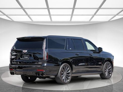 Used 2025 Cadillac Escalade ESV V AWD/4WD image 5