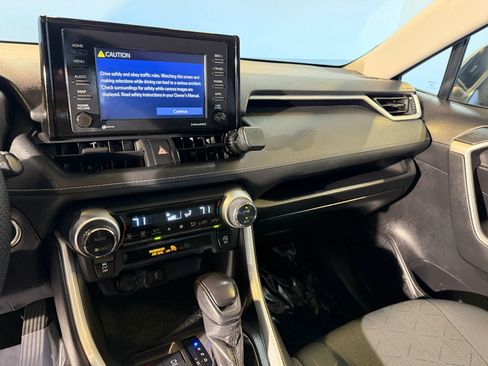 Used 2021 Toyota RAV4 XLE AWD/4WD image 17
