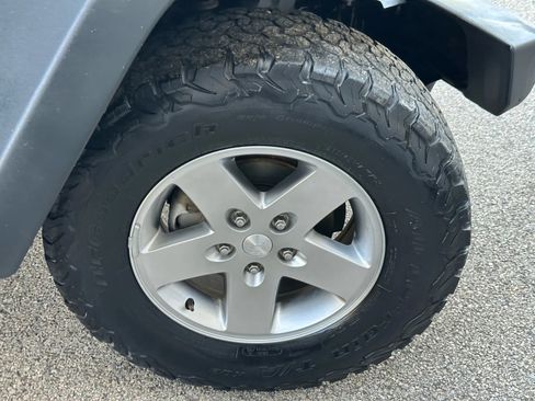 Used 2010 Jeep Wrangler Rubicon w/ Dual Top Group image 33