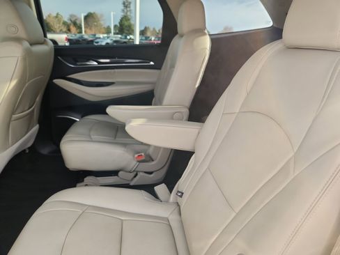 Used 2019 Buick Enclave Essence image 18