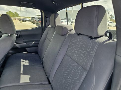 Used 2019 Toyota Tacoma TRD Sport image 32