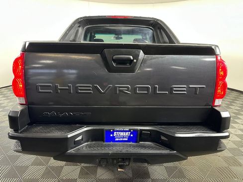 Used 2004 Chevrolet Avalanche Z71 w/ Sun And Sound Package AWD/4WD image 4