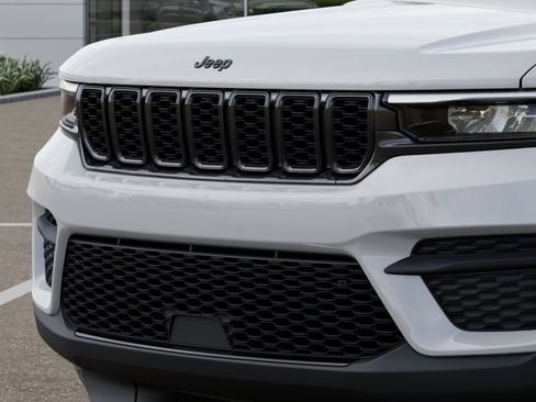 New 2025 Jeep Grand Cherokee Altitude image 28