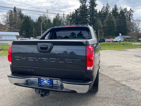 Used 2005 Chevrolet Avalanche Z71 w/ Sun And Sound Package AWD/4WD image 12