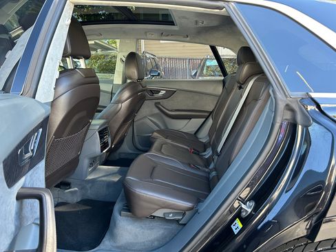 Used 2019 Audi Q8 Prestige w/ Luxury Package image 5