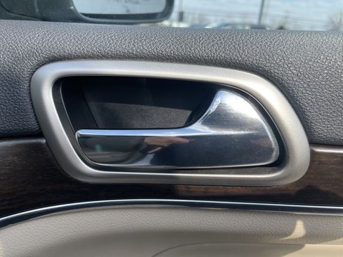 Used 2014 Jeep Grand Cherokee Limited image 12