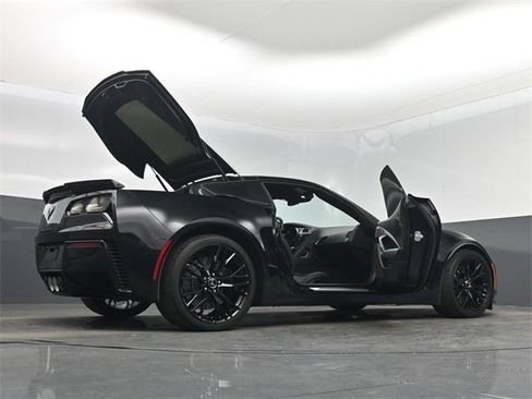 Used 2015 Chevrolet Corvette Z06 w/ 2LZ Preferred Equipment Group image 55