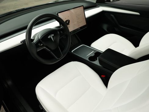 Used 2023 Tesla Model 3 Standard Range RWD image 7