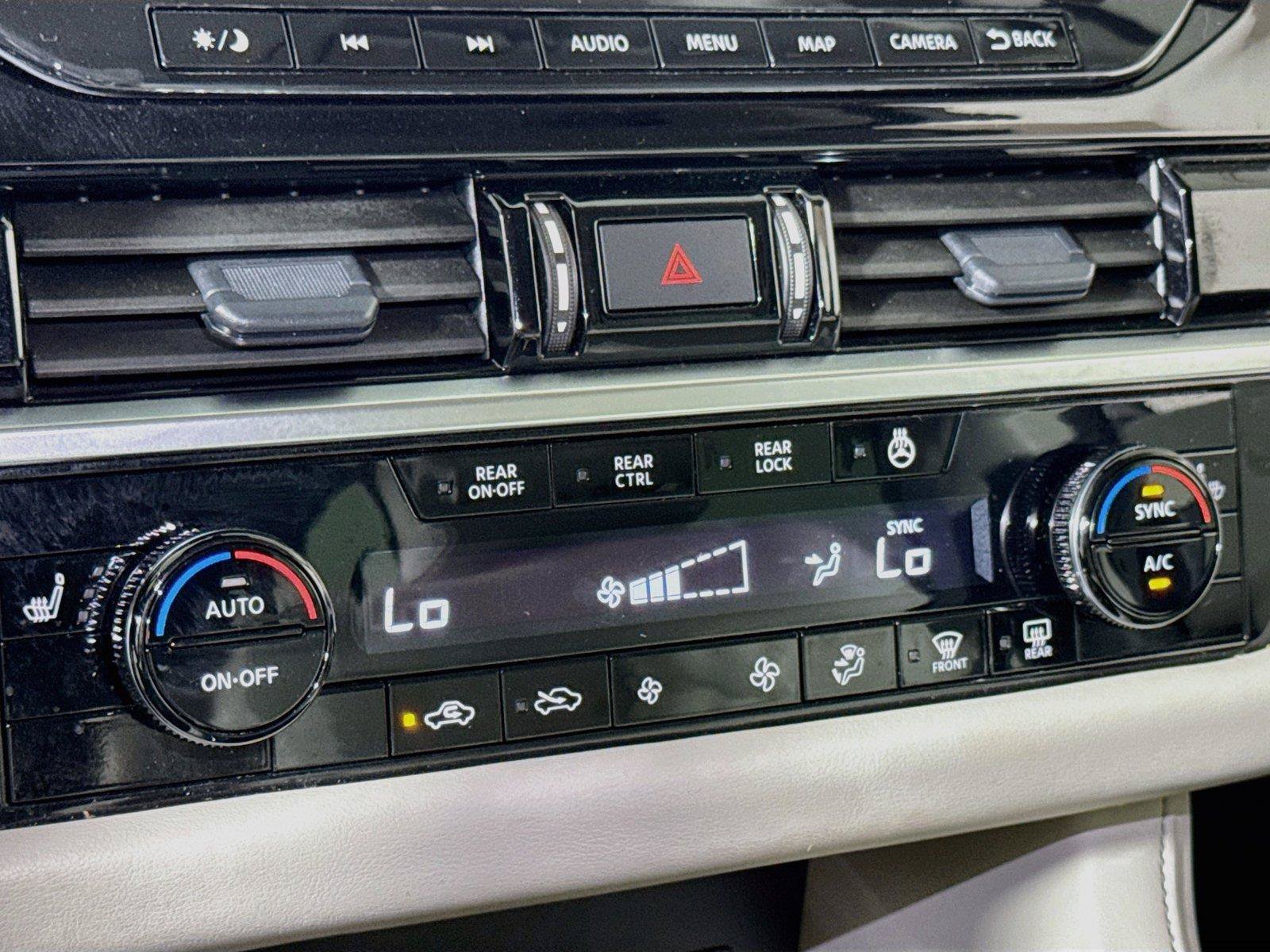 Used 2025 Nissan Pathfinder SL FWD image 14