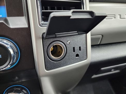 Used 2019 Ford F350 Lariat w/ Chrome Package image 56