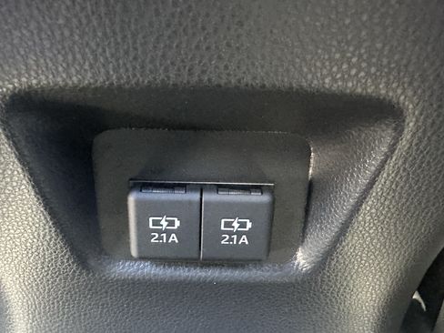 Used 2019 Toyota RAV4 Limited w/ Cold Weather Package FWD image 20