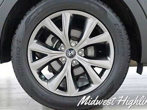 Used 2017 Hyundai Santa Fe Sport AWD/4WD image 22