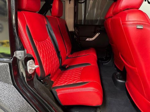 Used 2015 Jeep Wrangler Unlimited Rubicon image 59