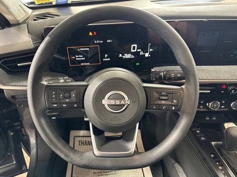 Used 2025 Nissan Kicks SV w/ SV Premium Package AWD/4WD image 21