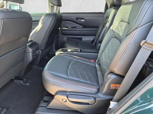 Used 2023 Nissan Pathfinder Platinum AWD/4WD image 17