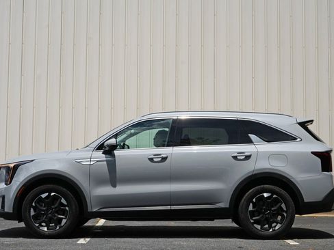Used 2025 Kia Sorento S w/ Panoramic Sunroof Package AWD/4WD image 8