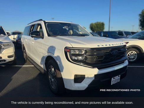 Used 2025 Ford Expedition Max Active RWD image 8