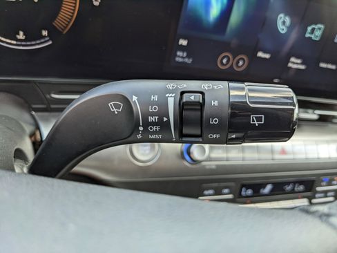 Used 2025 Hyundai Kona SEL AWD/4WD image 29
