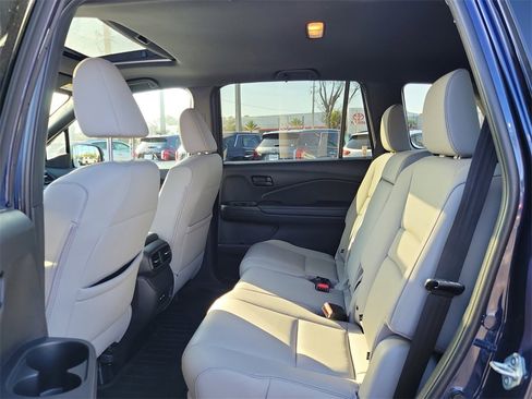 Certified 2025 Honda Passport EX-L image 17