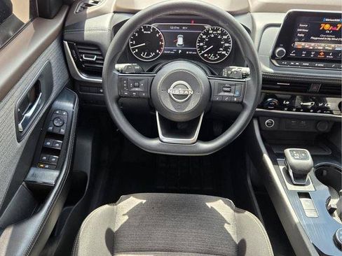 Used 2022 Nissan Rogue SV AWD/4WD image 14