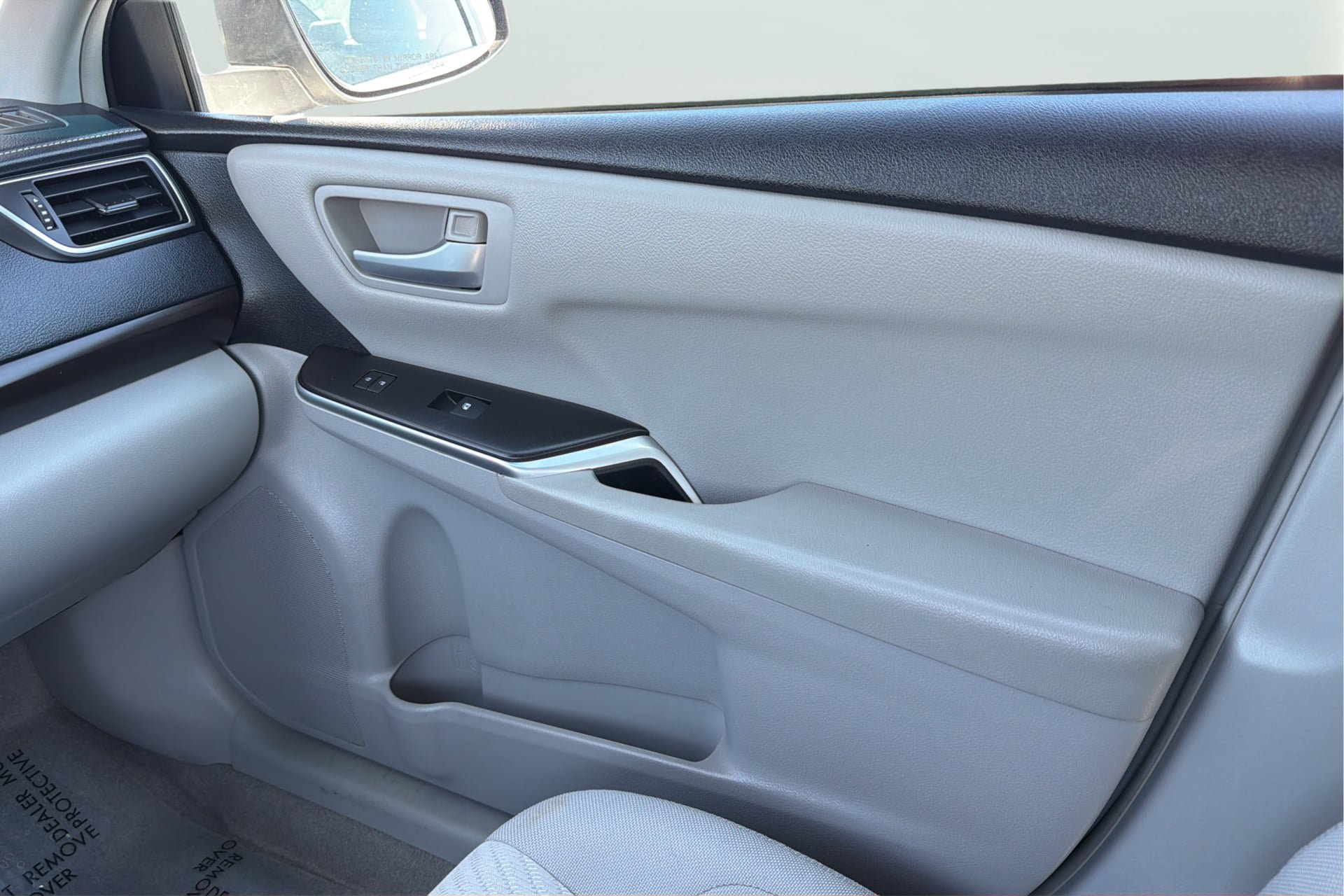 Used 2016 Toyota Camry LE FWD image 17