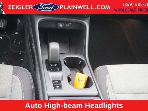 Used 2024 Volvo XC40 B5 Core image 13