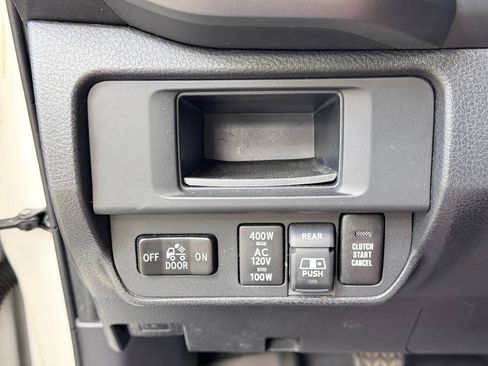 Used 2017 Toyota Tacoma TRD Sport w/ Tow Package AWD/4WD image 34