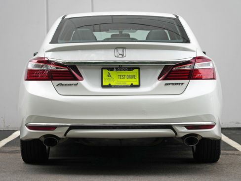 Used 2017 Honda Accord Sport image 10