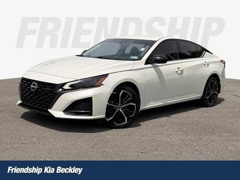 Used 2023 Nissan Altima 2.5 SR AWD/4WD image 1