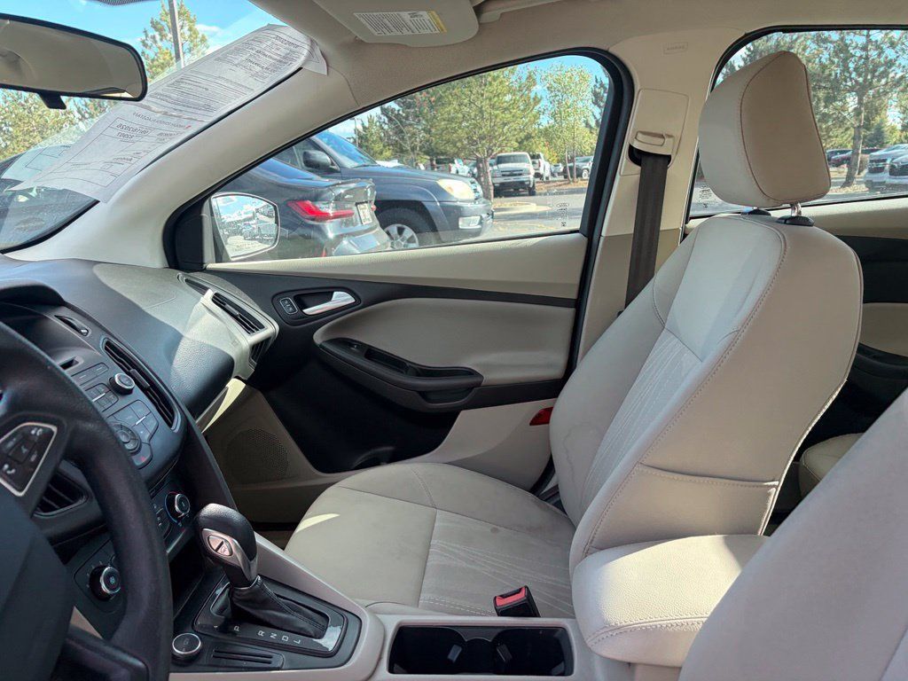 Used 2017 Ford Focus SE FWD image 20