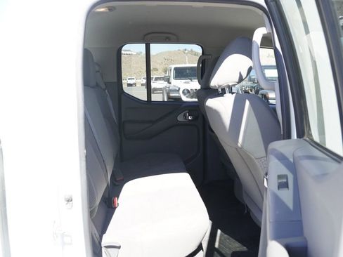 Used 2020 Nissan Frontier SV AWD/4WD image 25