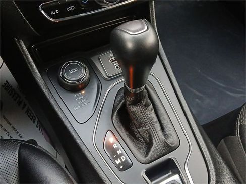 Used 2022 Jeep Cherokee Latitude Lux image 19