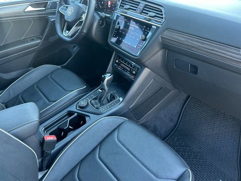 Used 2022 Volkswagen Tiguan SEL R-Line image 19