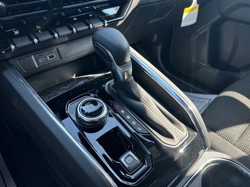 New 2025 GMC Canyon Elevation w/ Convenience Package image 19