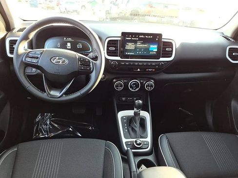 Used 2024 Hyundai Venue Limited FWD image 19