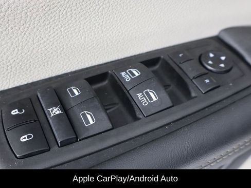 Used 2024 Chrysler Pacifica Touring-L image 22