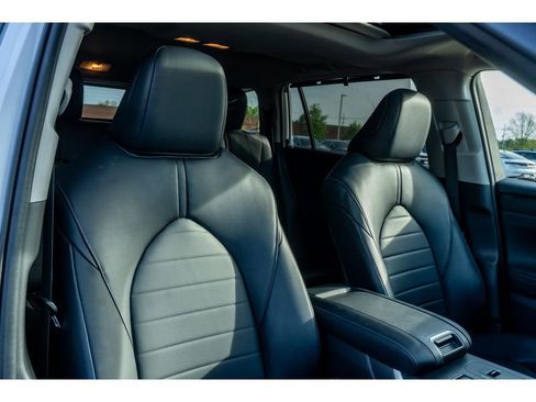 Used 2024 Toyota Highlander XLE image 21