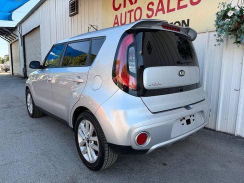 Used 2017 Kia Soul + FWD image 10
