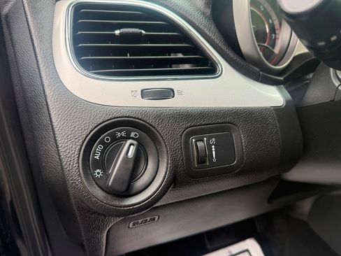 Used 2018 Dodge Journey SE w/ Connectivity Group FWD image 15