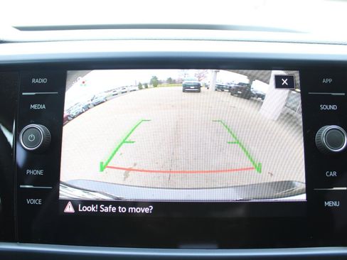 Used 2024 Volkswagen Taos SE image 18