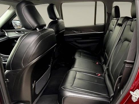 Used 2023 Jeep Grand Cherokee Limited image 23